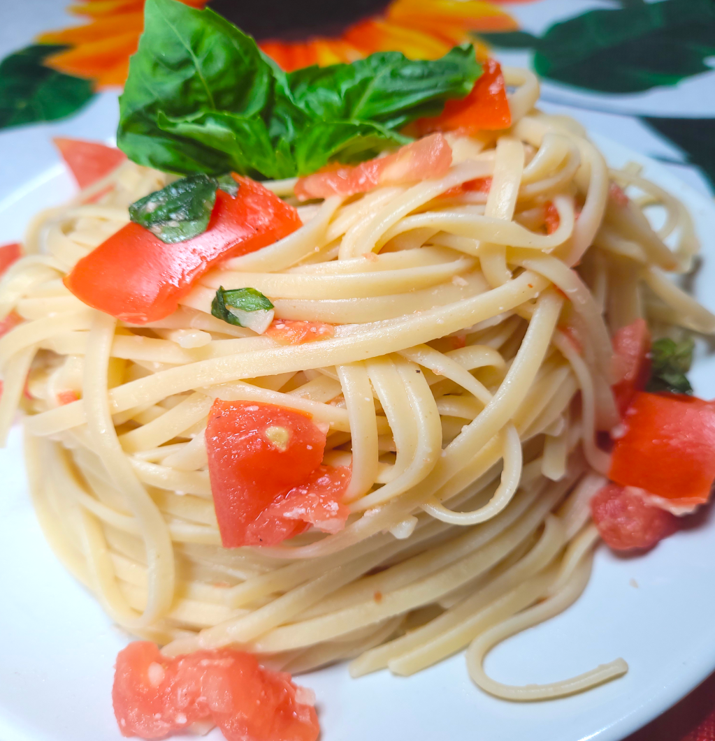 No-Cook Fresh Tomato Sauce with&nbsp;Pasta