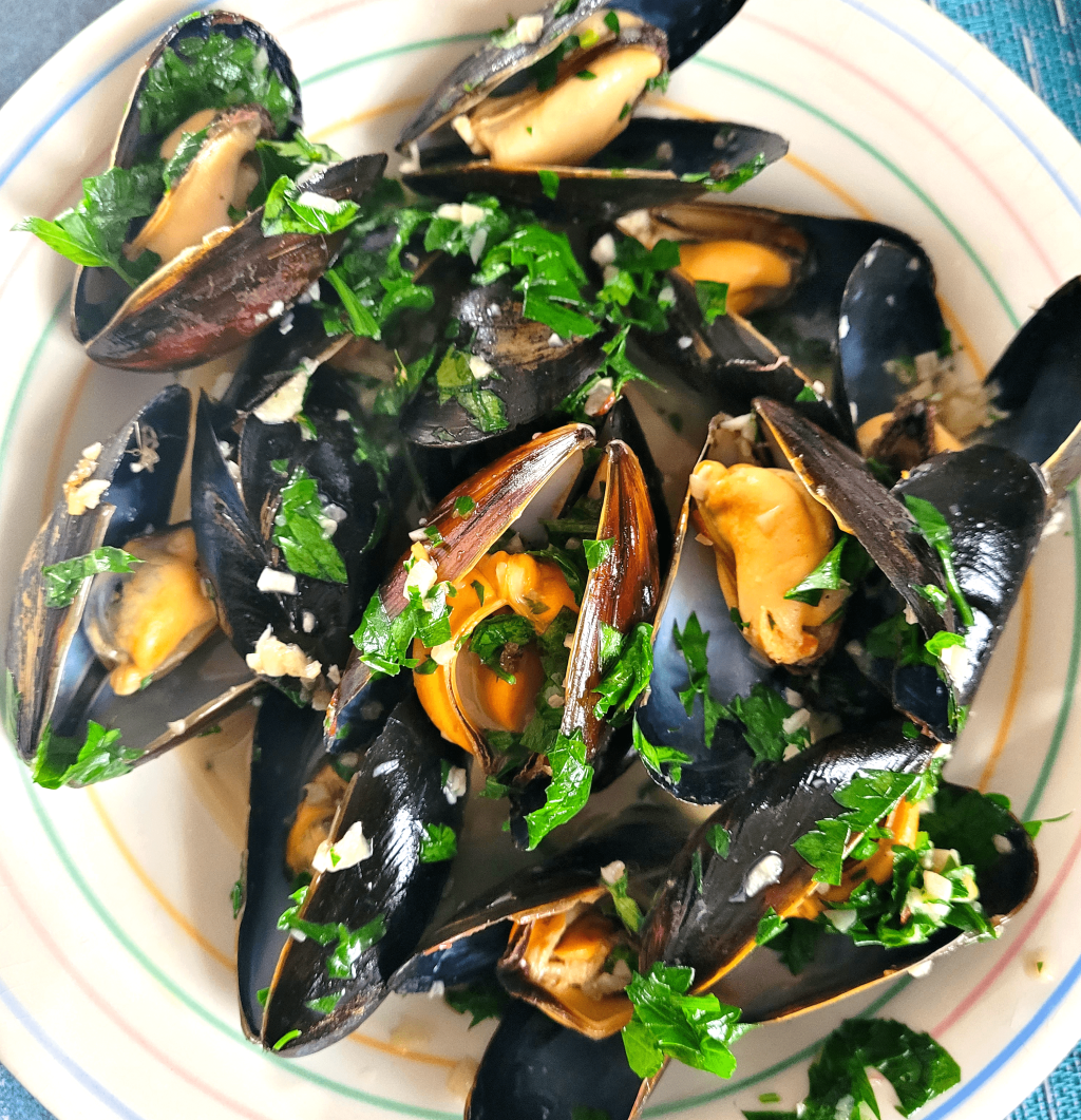 Steamed Mussels with Parsley & Garlic