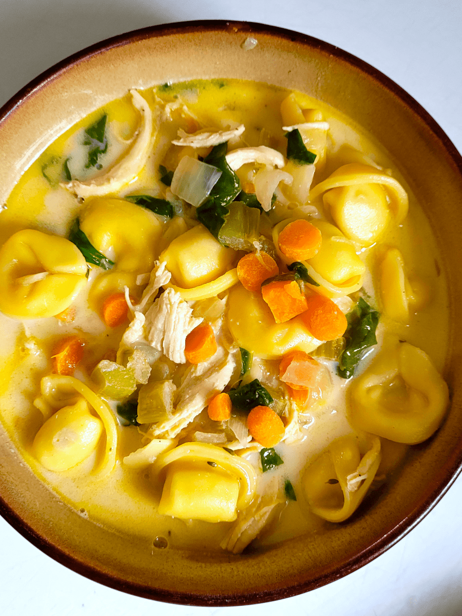 Creamy Chicken Tortellini&nbsp;Soup